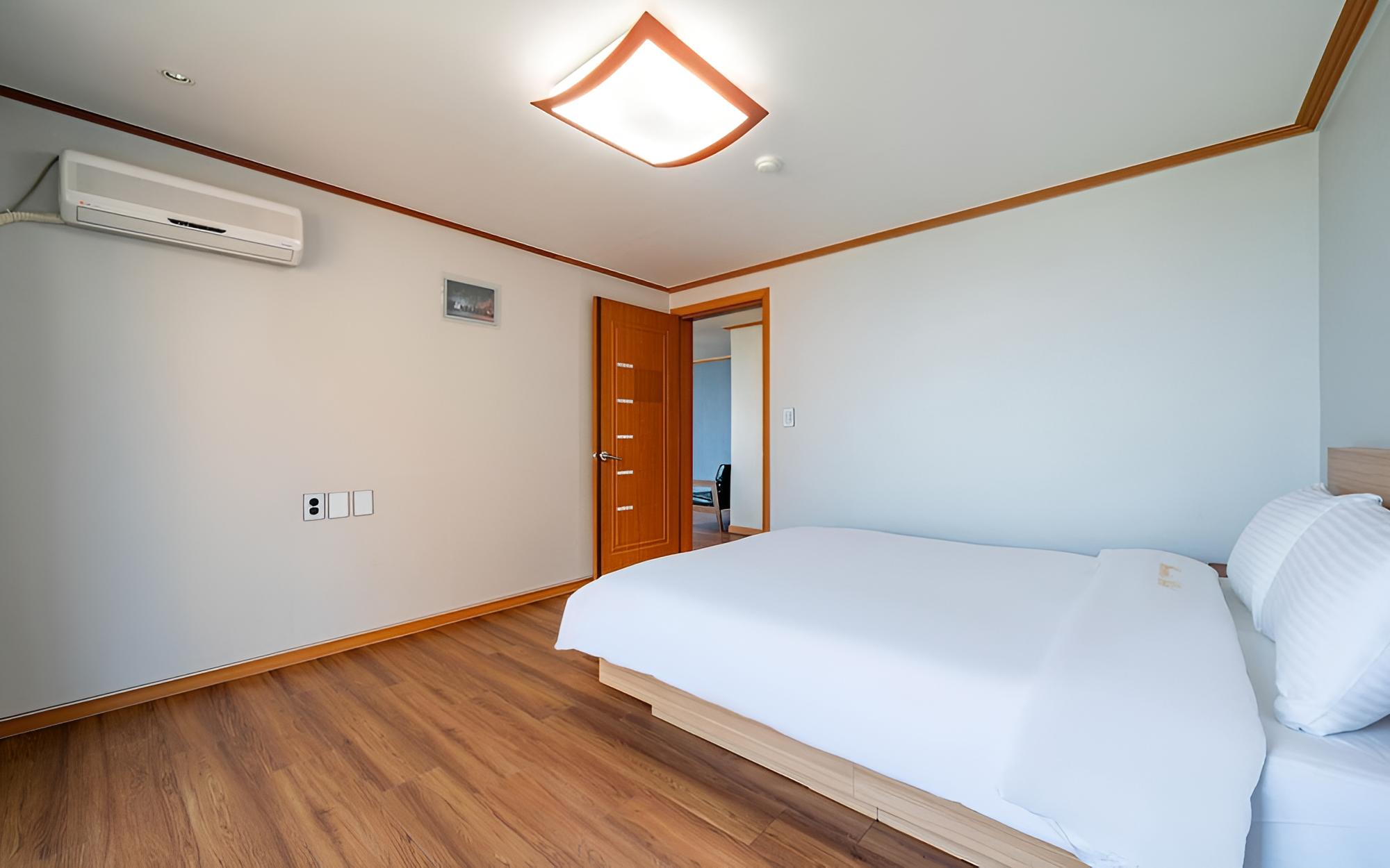 Room (Donghae 606 (15 rooms/wide ocean view) - Photo 5