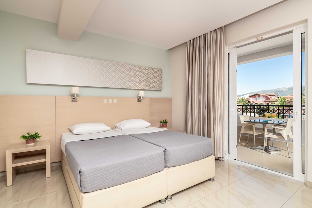 Standard Double or Twin Room, Pool View - Photo 2