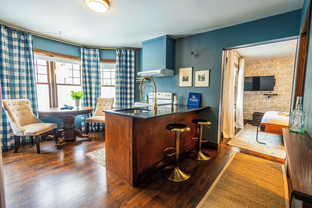 Comfort Suite, 1 Bedroom, Courtyard View, Garden Area