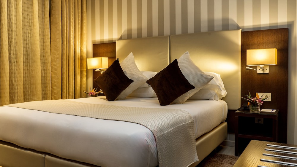 Deluxe Room (Queen) photo 2