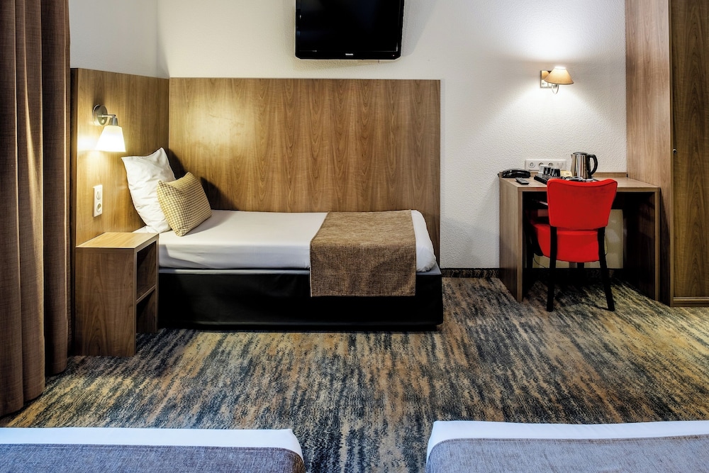 Standard Triple Room - Photo 8