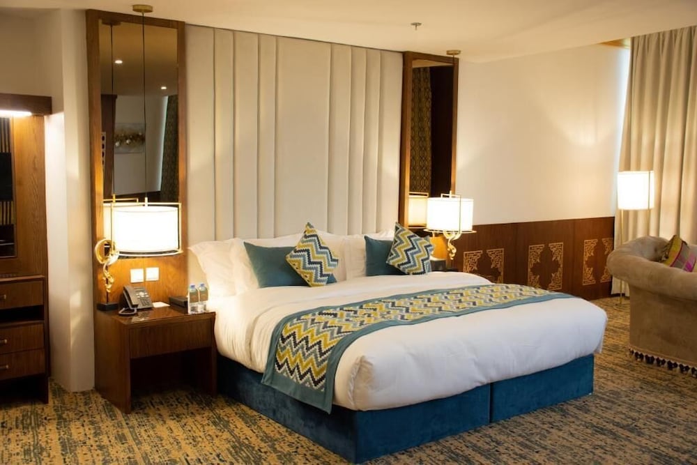 Crown Suite photo 3