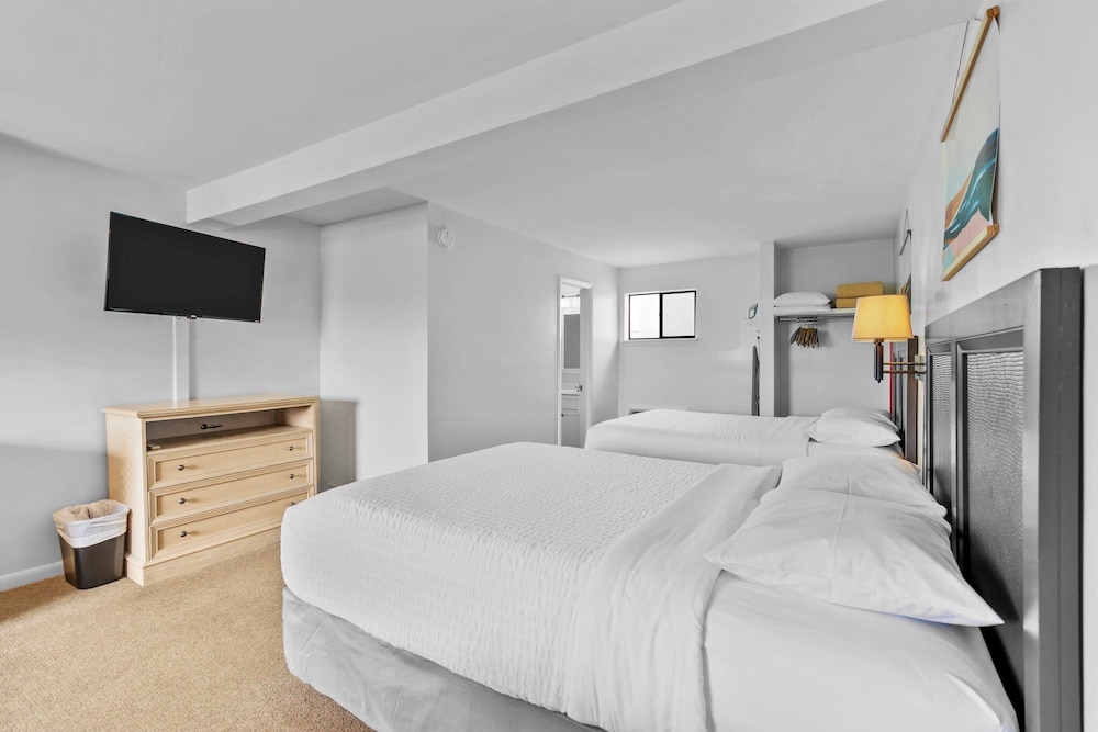 Room, 2 Queen Beds, Kitchen, Pool View photo 2