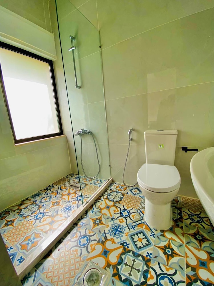 Twin Room with Ensuite - Photo 11