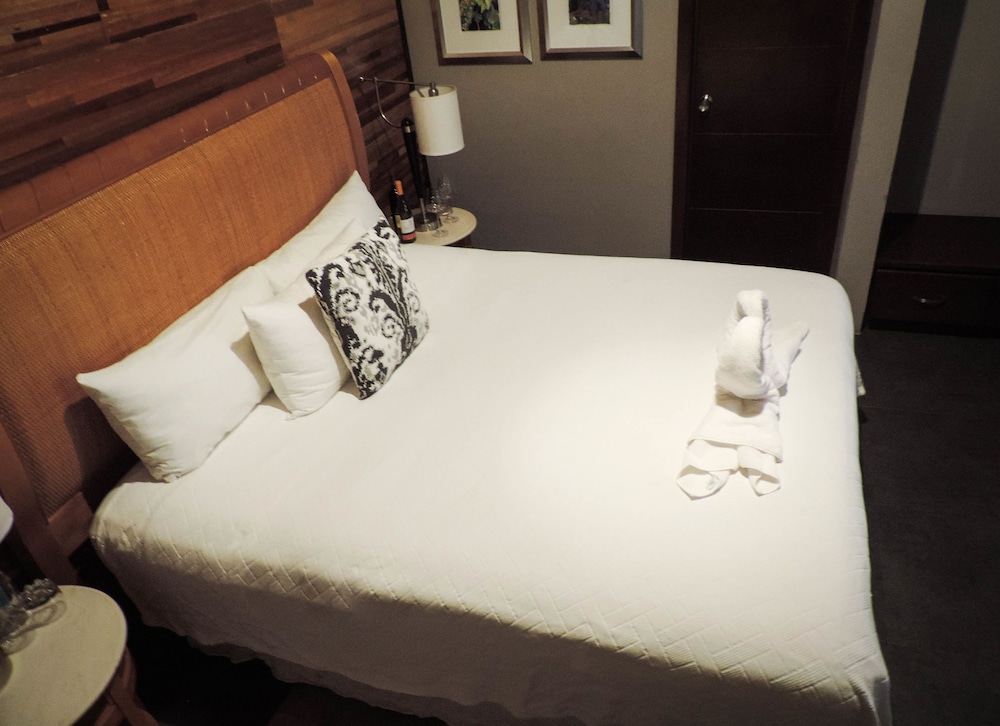 Standard Room, 1 King Bed, Accessible, Patio photo 2