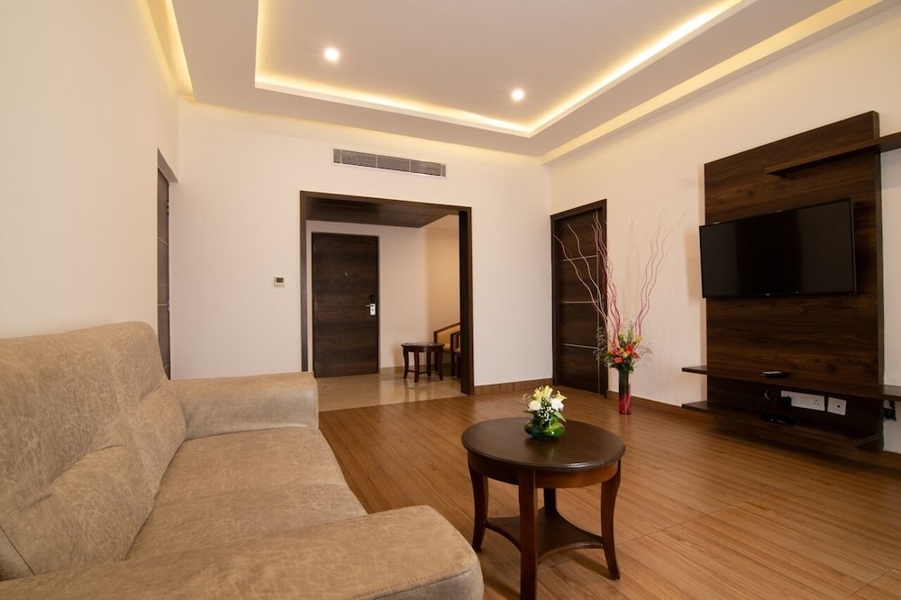 Suite - Photo 3