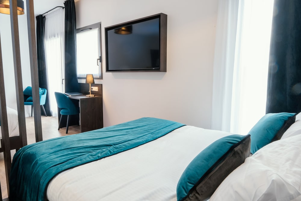 Deluxe Suite - Photo 8