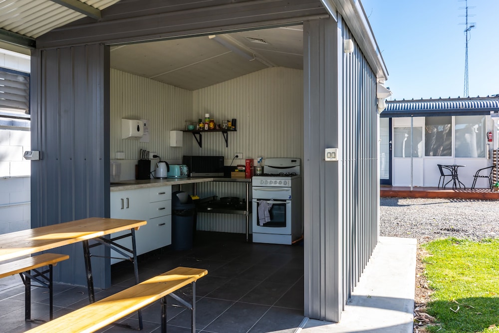 Deluxe Triple Room - Photo 10
