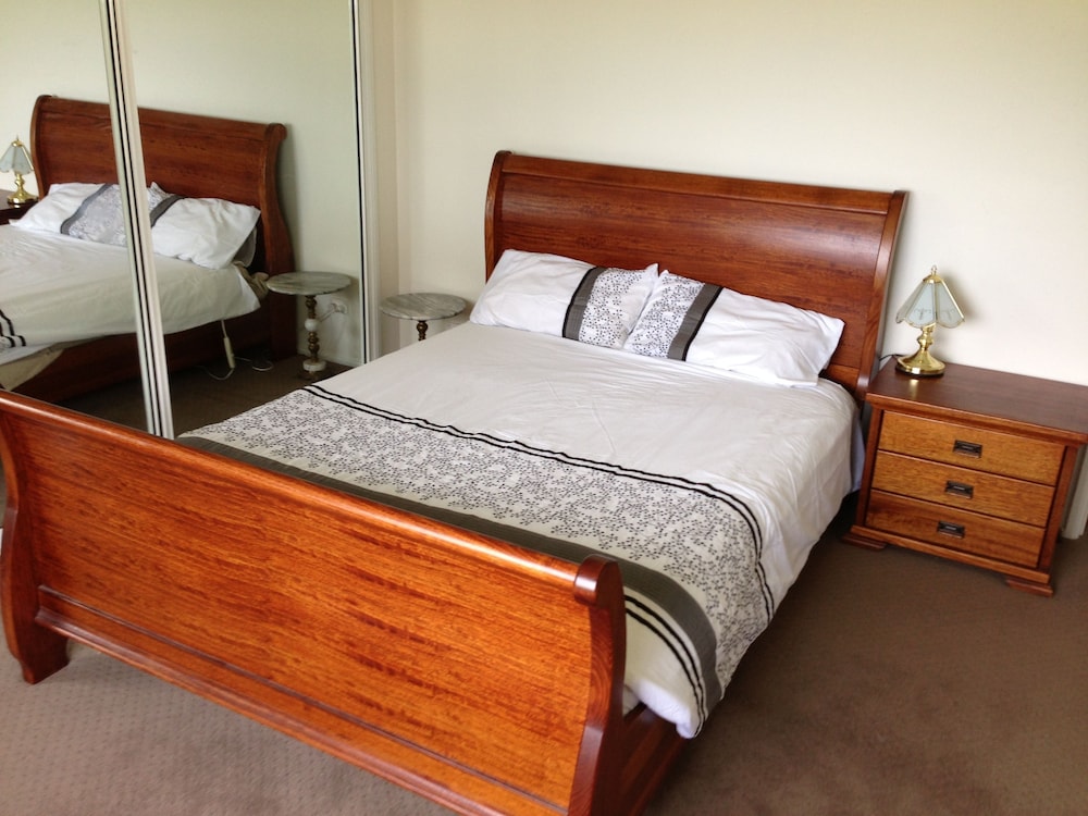 House, 2 Bedrooms photo 1