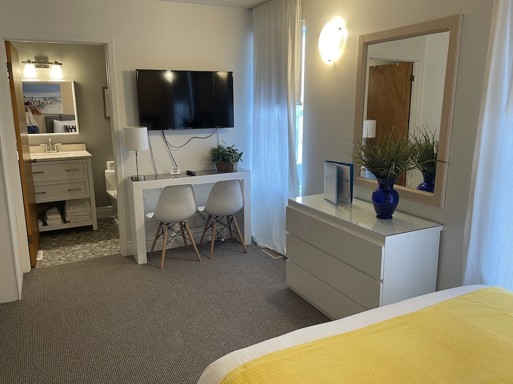 Standard Room, 2 Queen Beds, Ground Floor (102) photo 3