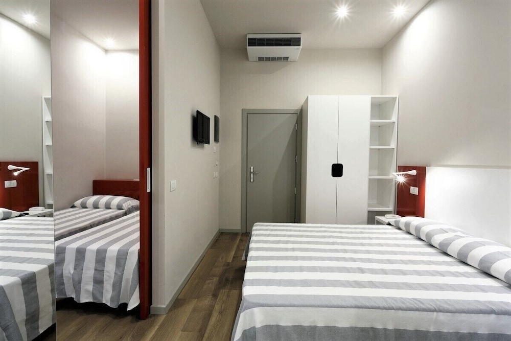 Family Room, 2 Bedrooms