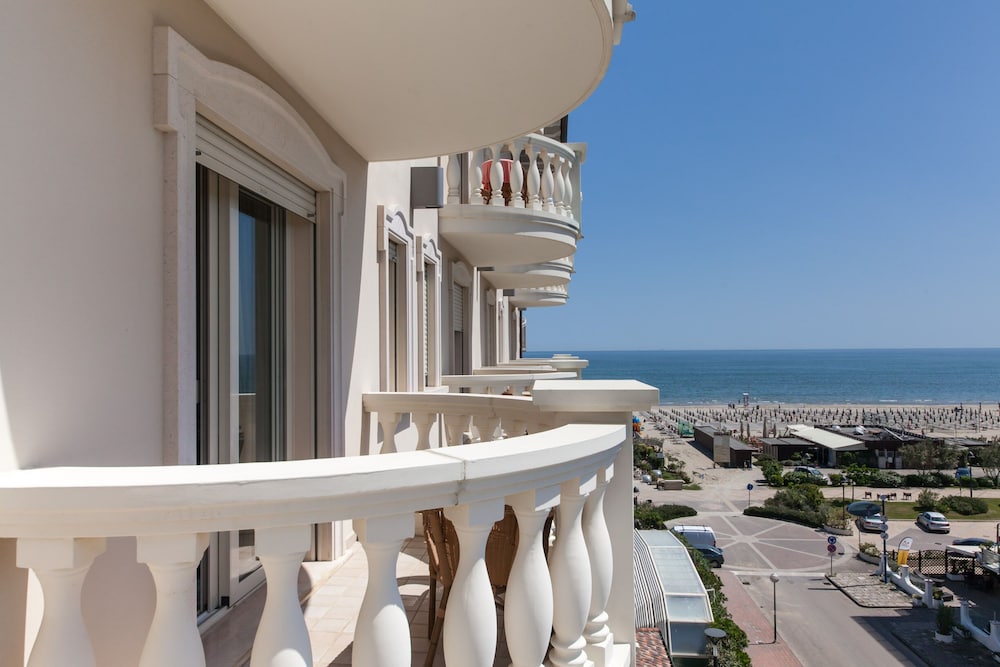 Deluxe Room, Sea View - Photo 8