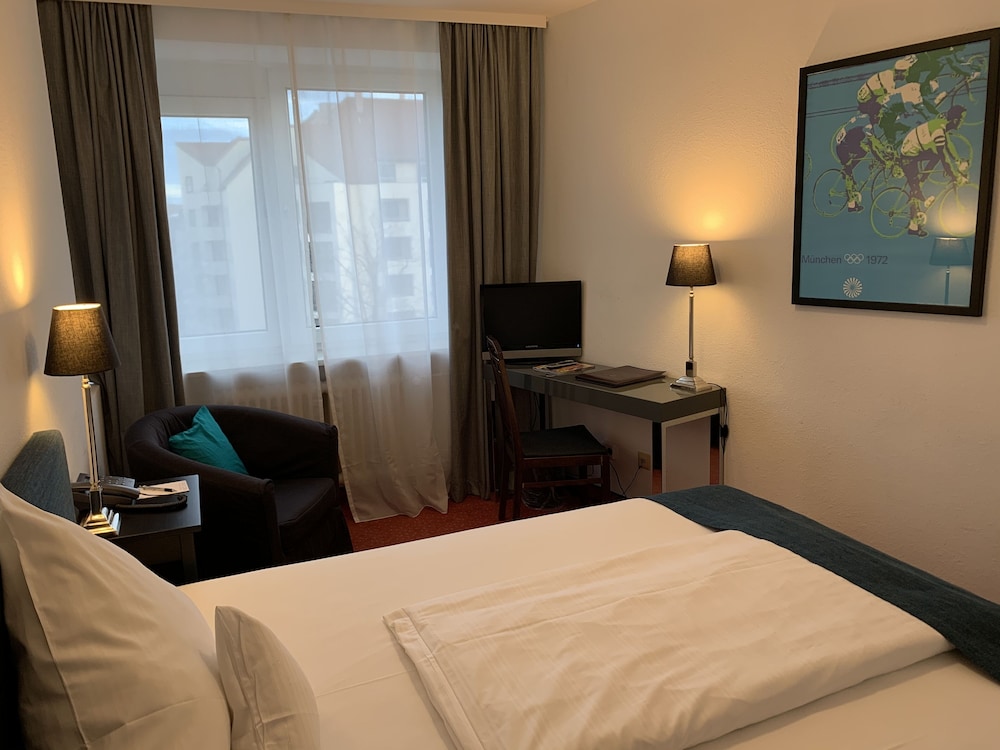 Single Room, City View