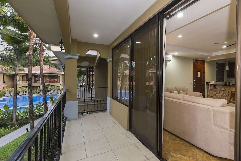 Deluxe Condo, Balcony, Garden View photo 3