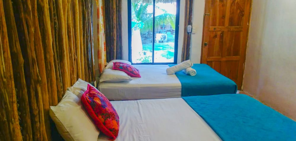 Traditional Cabin, 2 Double Beds, Ensuite photo 3