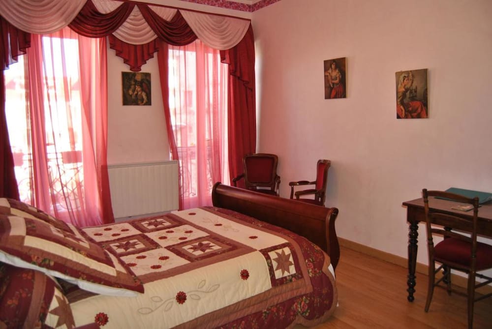 Family Room (Romance) photo 1