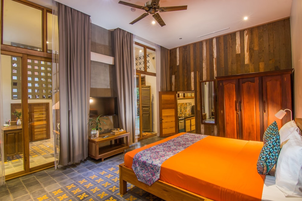 Luxurious Antique Home 1960s with Swimming Pool