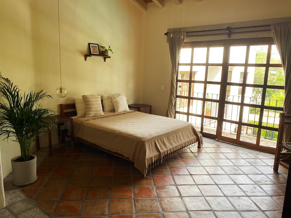 Deluxe Room - Photo 20