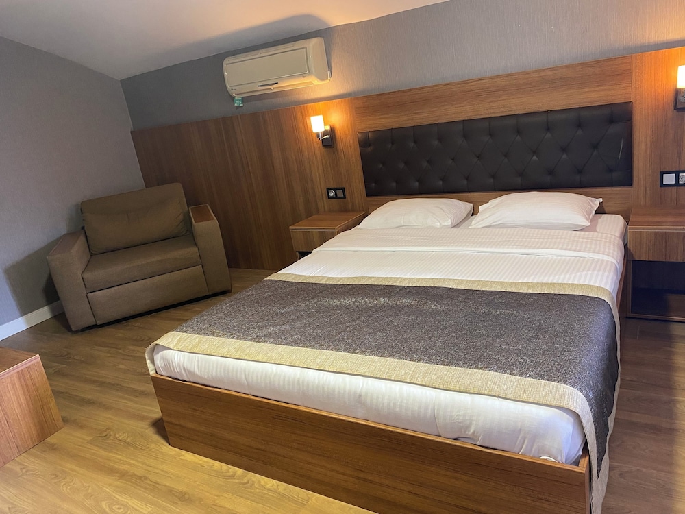 Deluxe Double Room, Balcony, City View photo 3