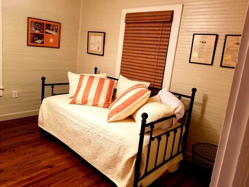 Signature Cottage, 2 Bedrooms photo 1