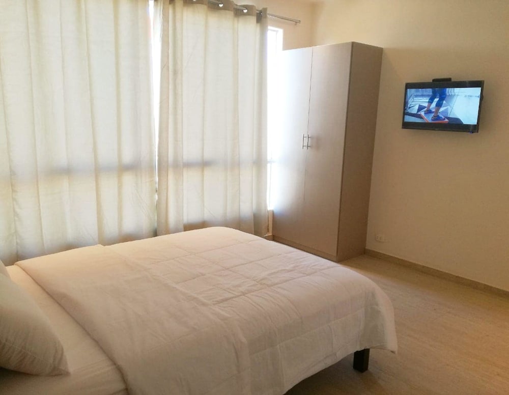 Standard Room, 1 Queen Bed, Non Smoking, Private Bathroom photo 2