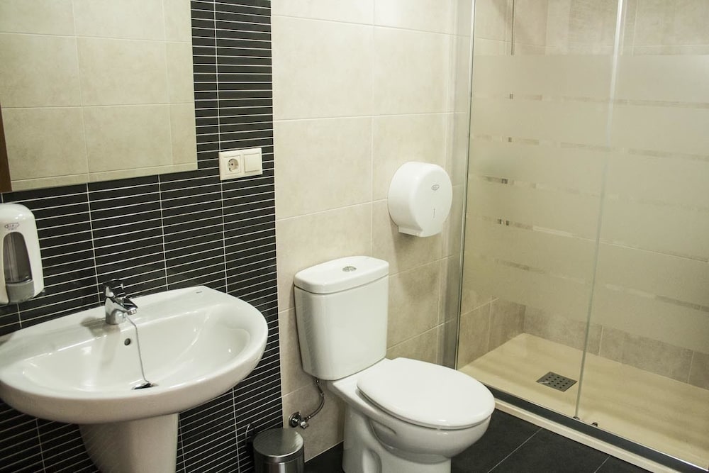 Room For 6 People, Private Bathroom photo 2