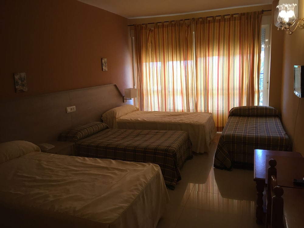 Quadruple Room - Photo 3
