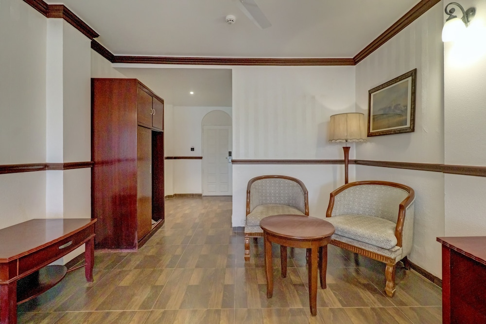 Deluxe Room - Photo 5