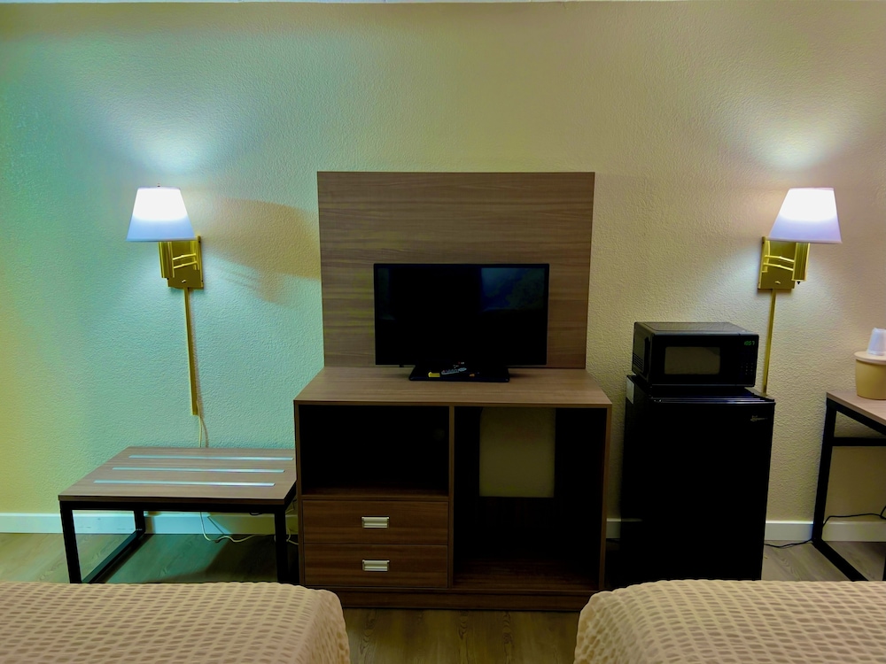 Standard Room, 1 King Bed, Non Smoking - Photo 1