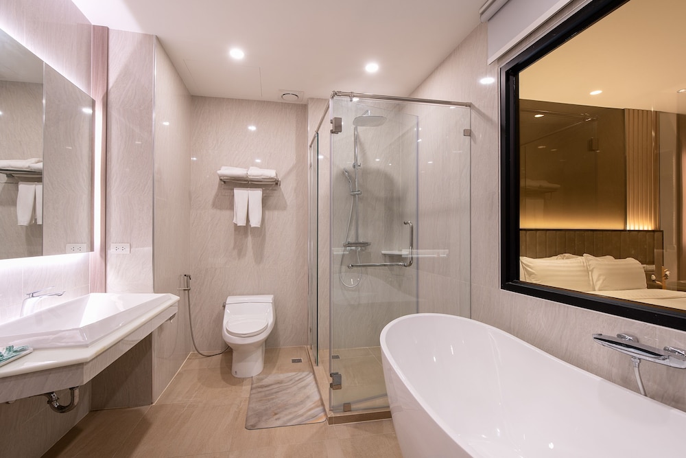 Srivaree Suite Room - Photo 3