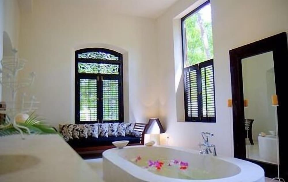 Double Room, 1 King Bed, Garden View photo 3