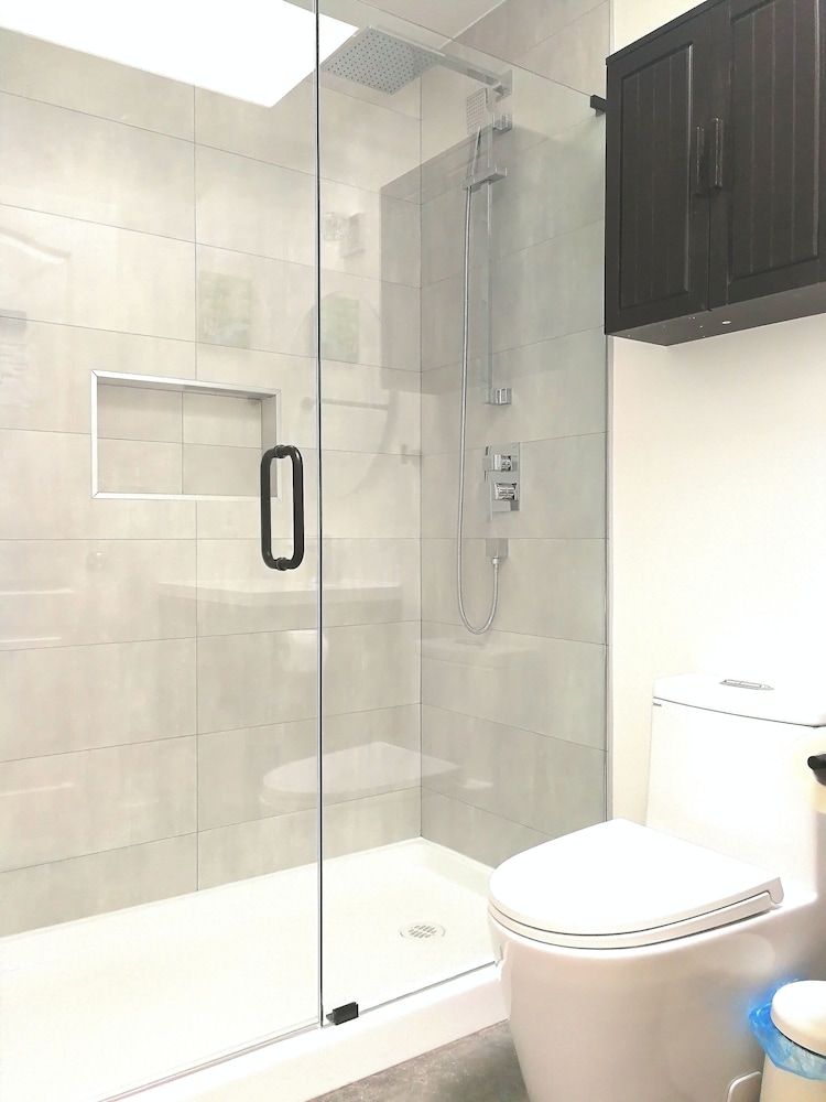 Deluxe Room, Shared Bathroom photo 1