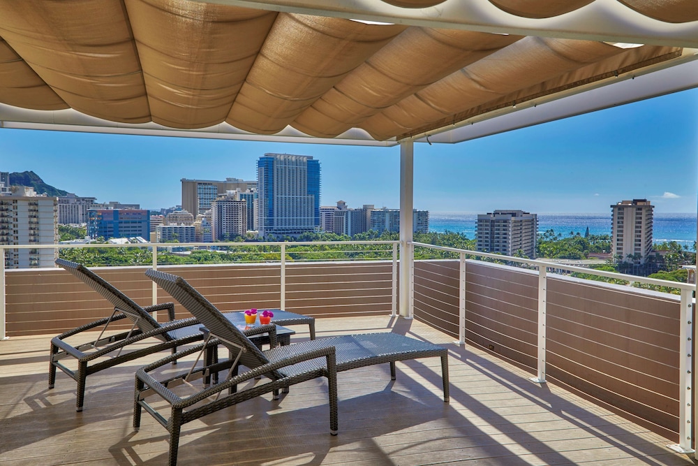 Suite, Corner (Diamond Head, Park Ocean View, Deck) photo 3