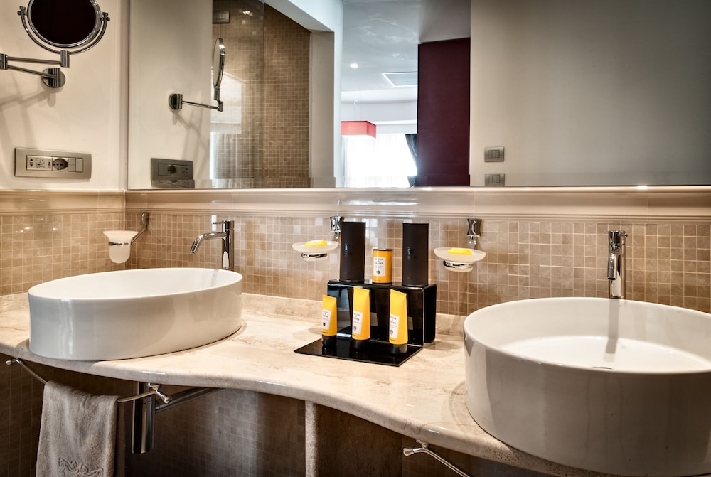 Presidential Suite, 1 King Bed, Jetted Tub, Sea View, photo 6