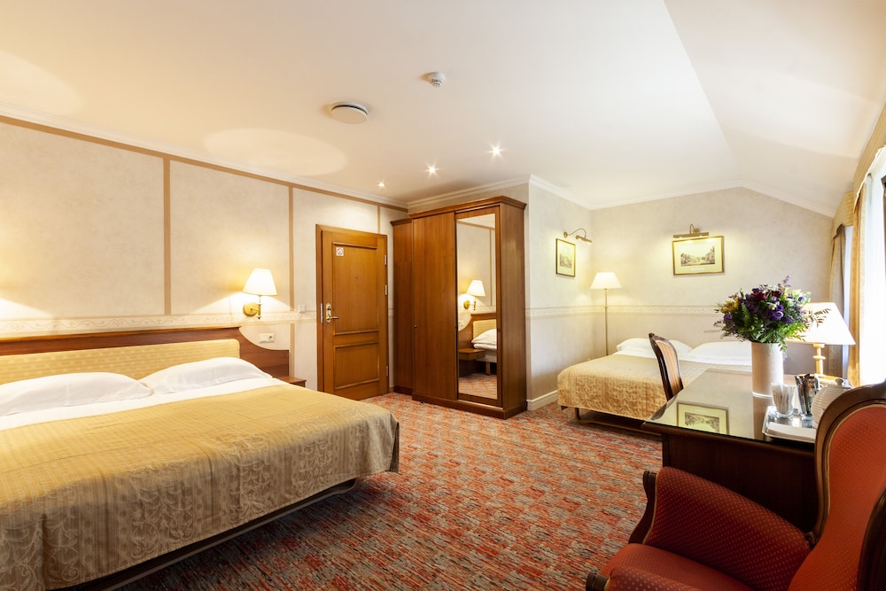 Deluxe Quadruple Room