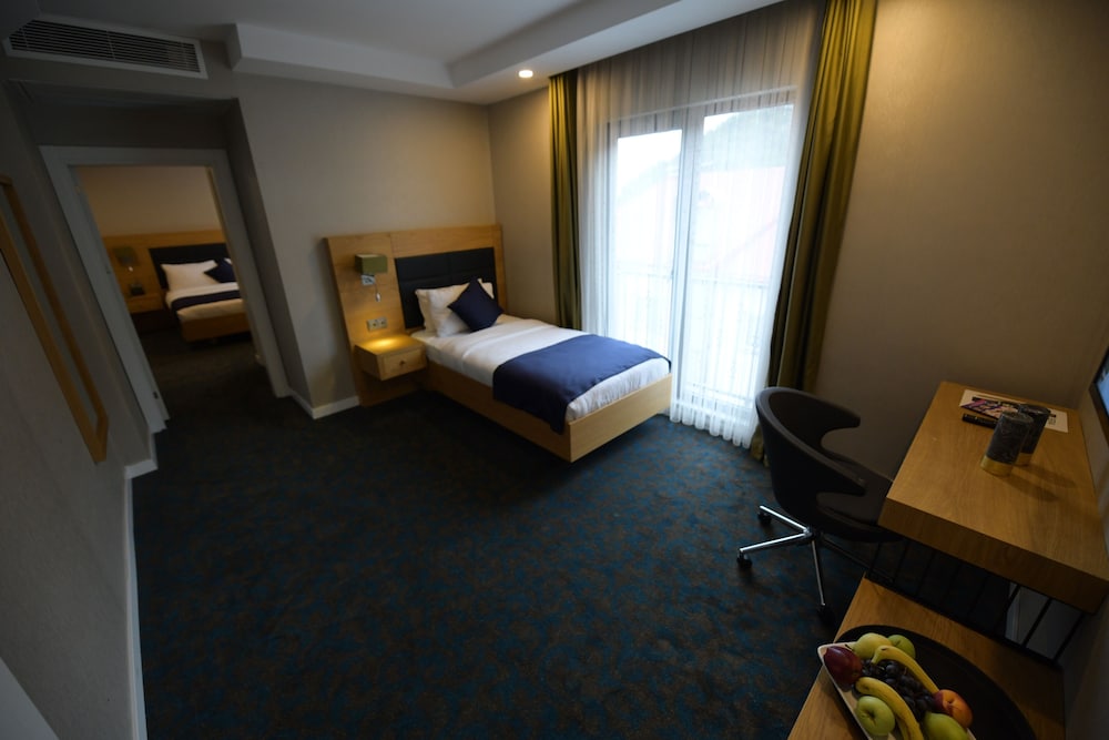 Family Room, 2 Bedrooms, City View