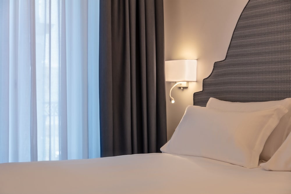 Deluxe Double or Twin Room, City View - Photo 6