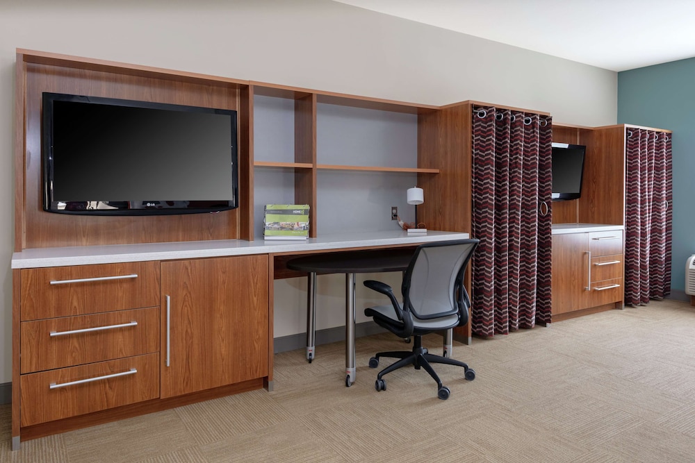 Suite, 1 King Bed, Accessible (Hearing) - Photo 2