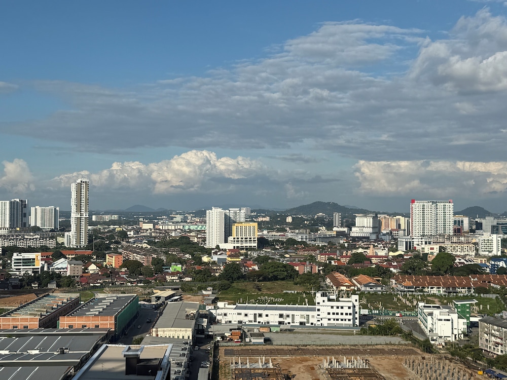 Superior Studio, 1 King Bed, City View
