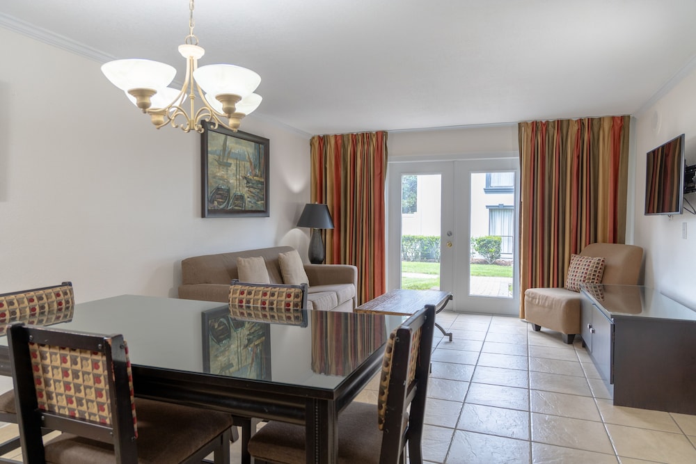Suite, 1 Bedroom - Photo 1