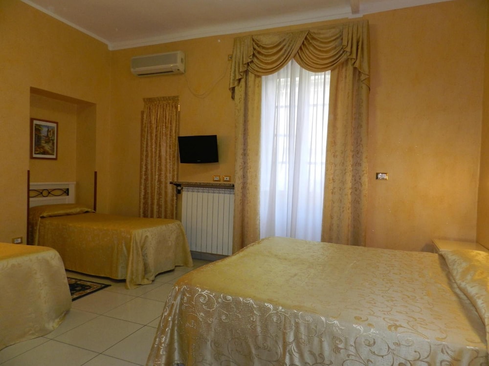 Standard Triple Room - Photo 12