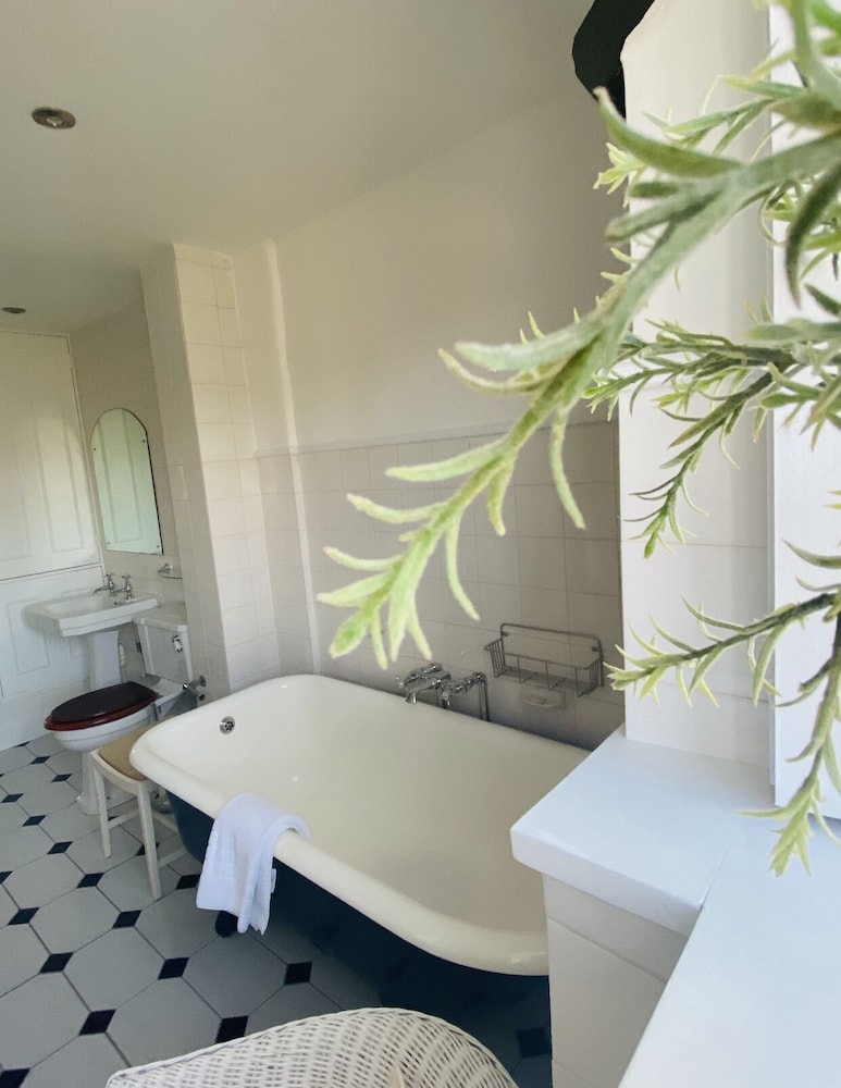 Bumble Cottage - Self Catering photo 1