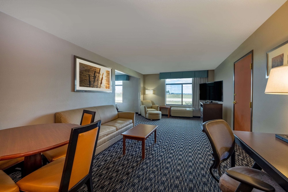 Executive Suite, 1 King Bed - Photo 3