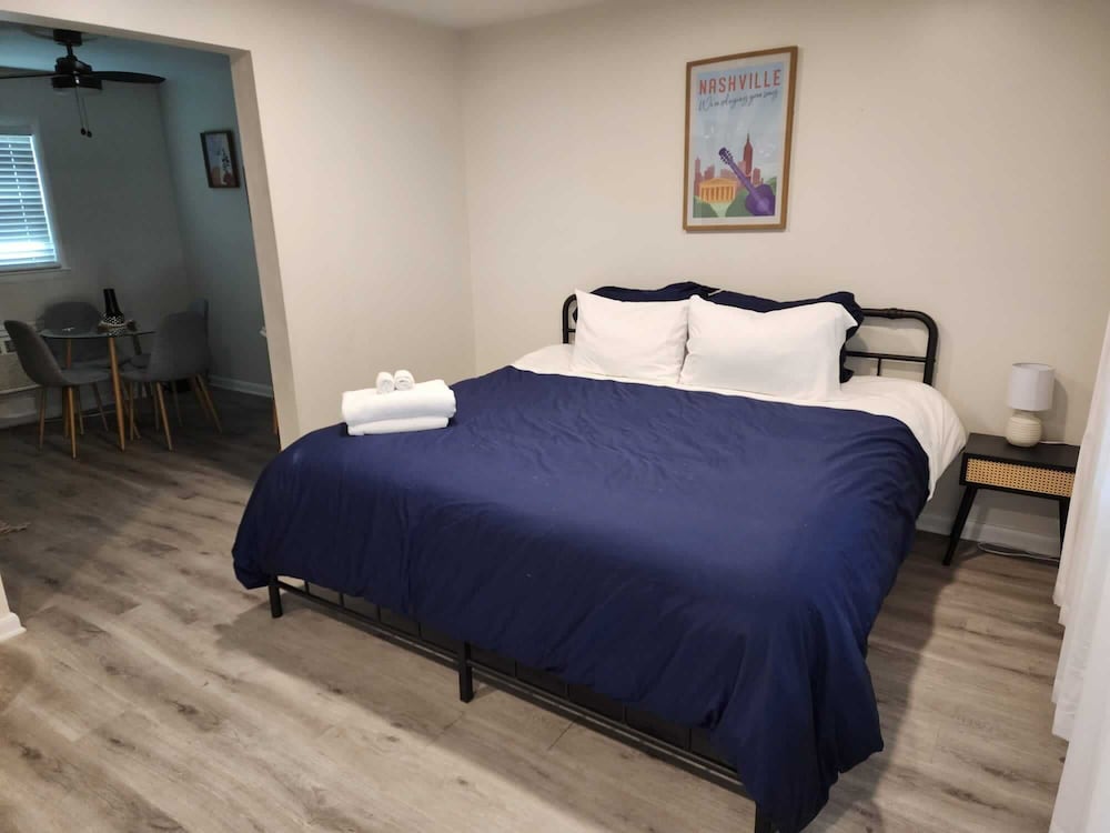 Studio (1 Bedroom)