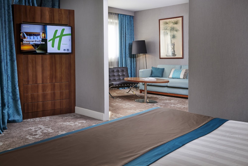 Suite, 1 Bedroom (1 King & 1 Sofa Bed) thumbnail 6