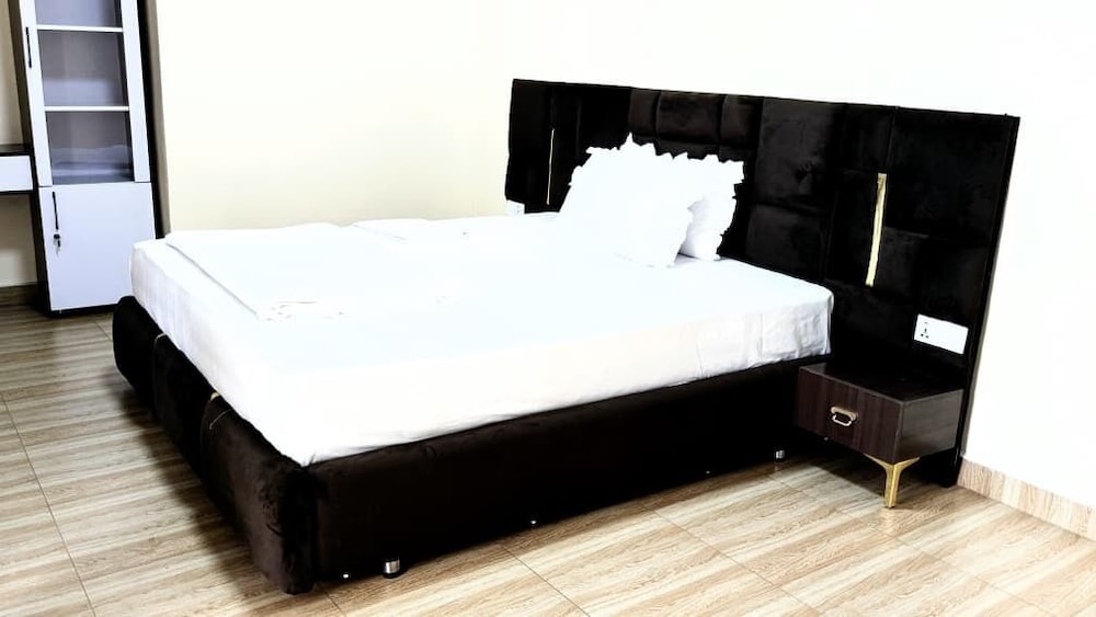 Deluxe Suite, City View