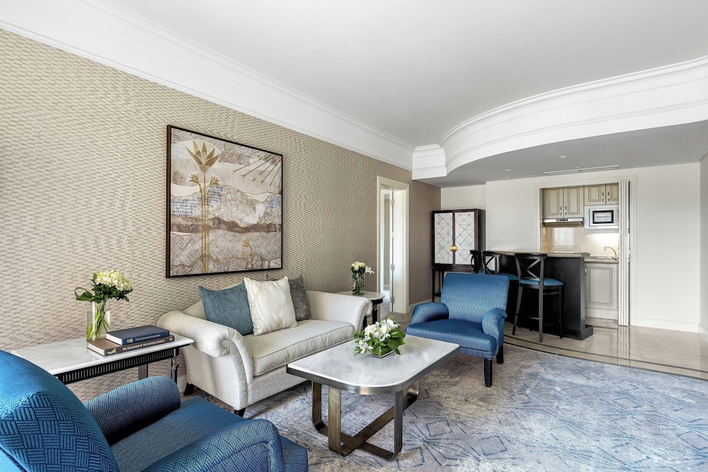 Suite, 1 Twin Bed (Diplomatic, Ergonomic Flex Space) thumbnail 6