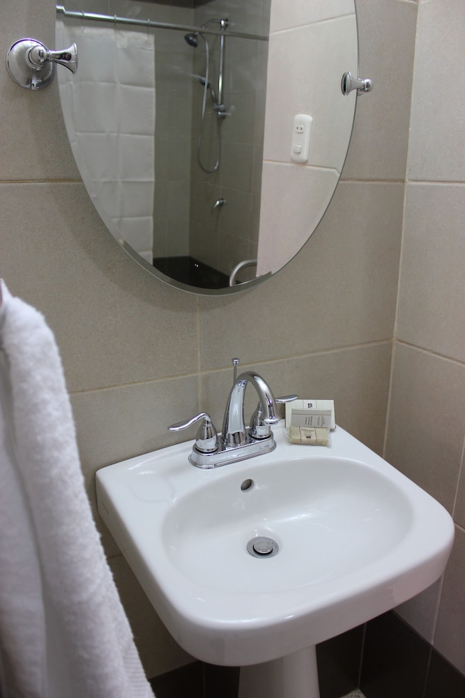 Single Room, 1 King Bed, Accessible photo 2