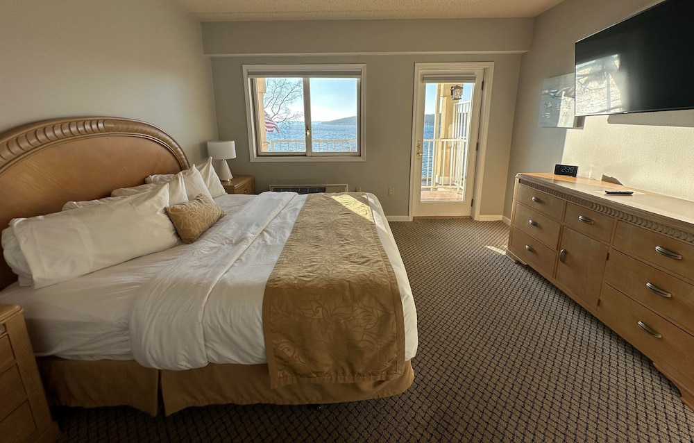 Standard Room, 1 King Bed with Sofa bed, Lakeside - Photo 2