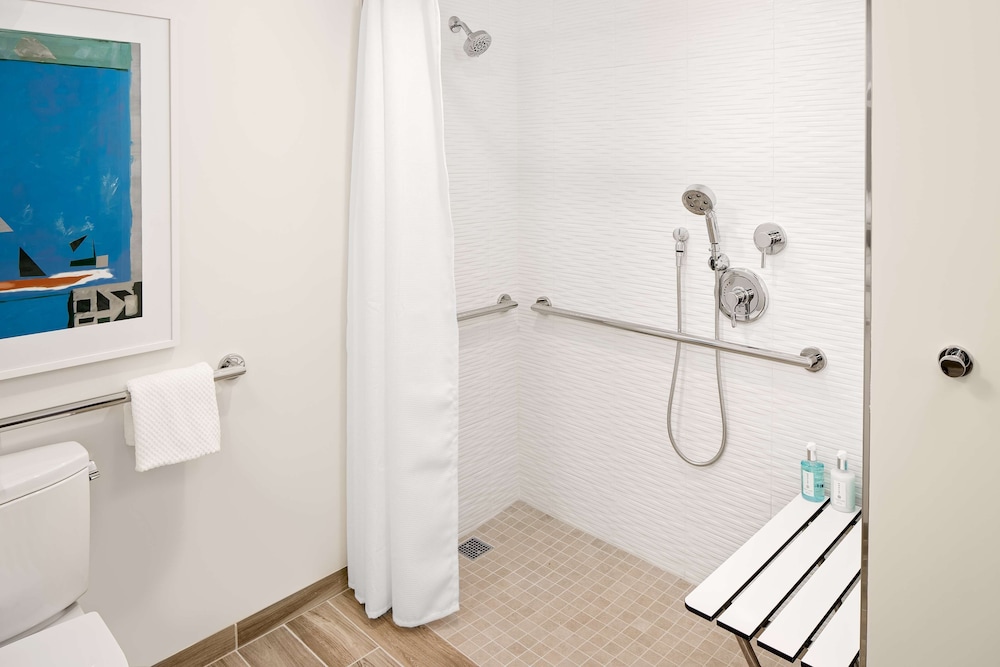 Suite, 1 King Bed, Accessible, Non Smoking - Photo 7